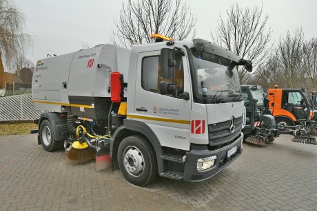 Nagy teljesítményű seprőgéppel bővült a Városgondnokság flottája